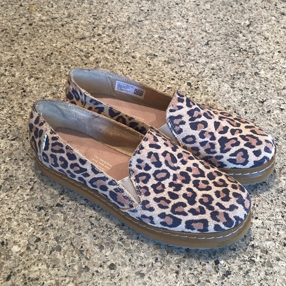 Size 5 Leopard Print TOMS Palma leather wrap slip ons - Picture 13 of 13